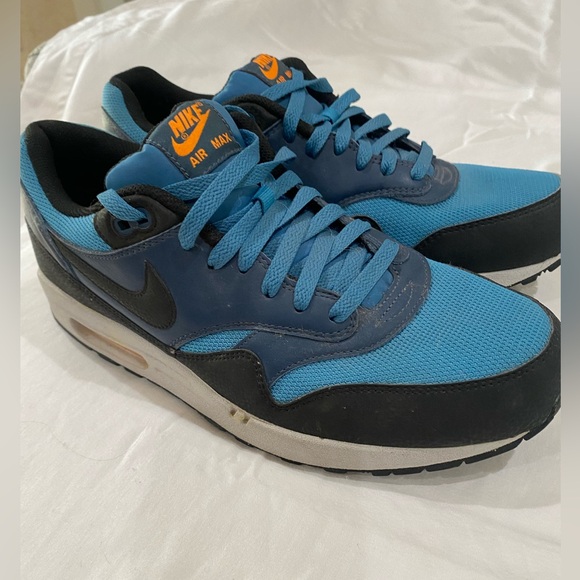 Nike Air shoes - Picture 2 of 5